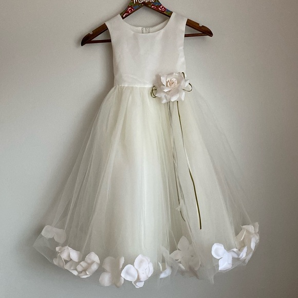 🌸Stunning Kids Dream flower girl/formal/first communion girls gown size 5/6. - Picture 1 of 16